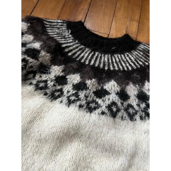Icelandic Wool Sweater - Picture 1 of 5